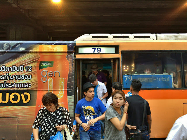 タリンチャン水上マーケットとバンコク市内を結ぶバス