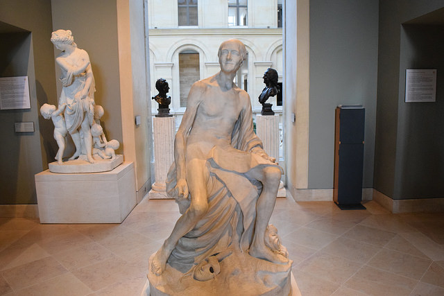 ルーブル美術館の裸のお爺さん