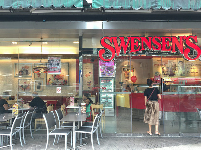 どーーしてもパフェが食べたくてアイスクリームショップのSwensenへ
