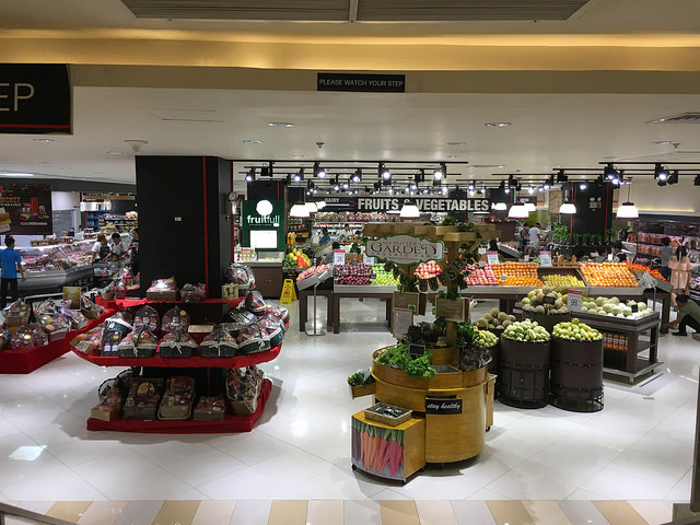 アヤラモール地下の高級スーパー。日本で言うところのクイーンズ伊勢丹。
