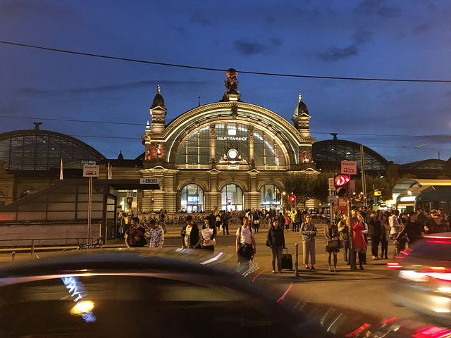 都会な雰囲気のフランクフルト中央駅